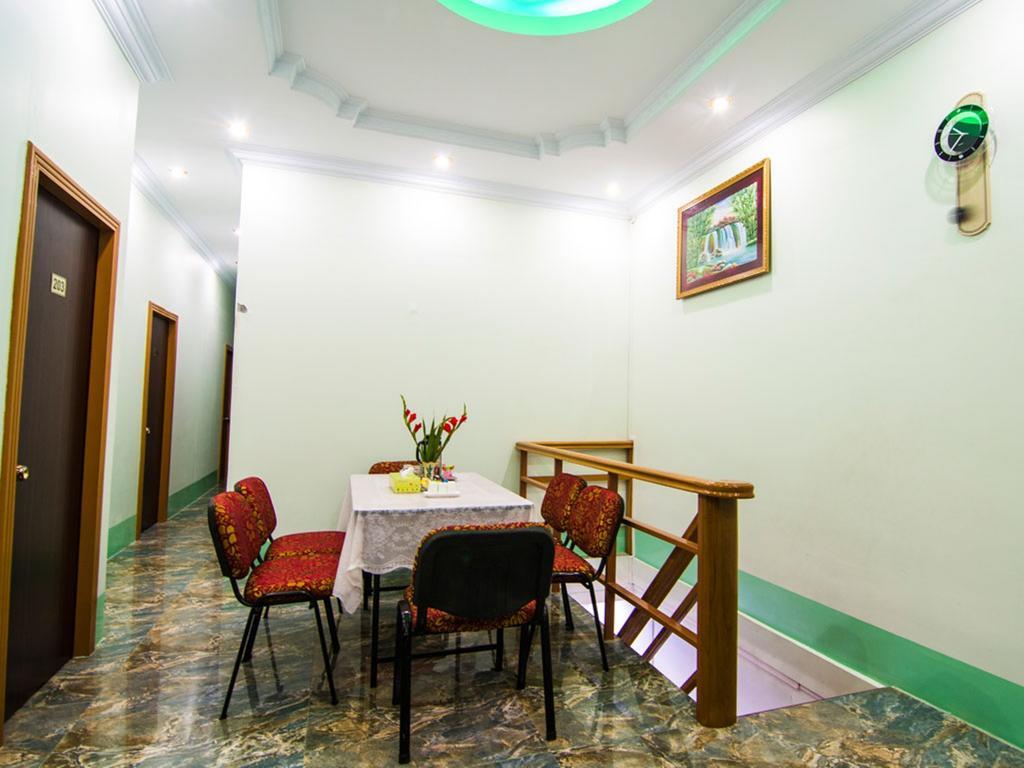 Royal Star Guest House Yangon Esterno foto